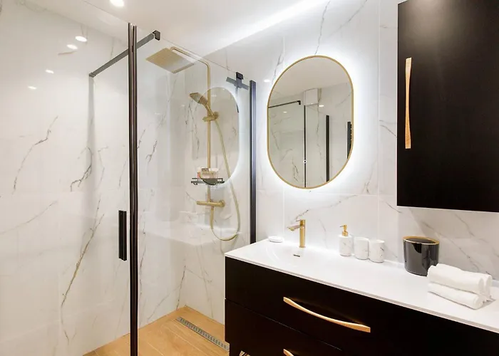 Les Pins Luxueuse Front De *