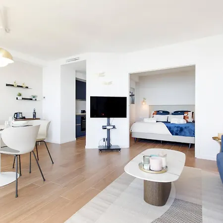 Апартаменти Les Pins Luxueuse Front De *