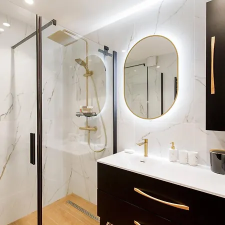 Les Pins Luxueuse Front De *