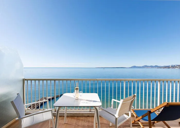 Les Pins Luxueuse Front De